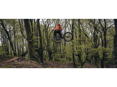 Jaka Spiuk ALL TERRAIN Waterproof Hoodie melna