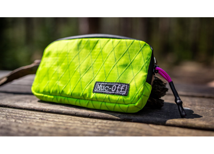 Somiņa Muc Off Rainproof Essentials Case Hi-Vis