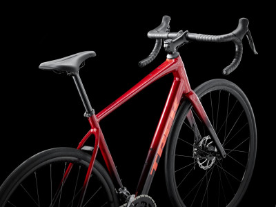Plento dviratis TREK Domane AL 2 Gen 4 Crimson to Dark Carmine Fade