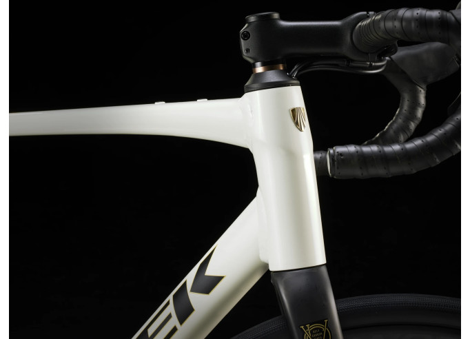 Road bike TREK Domane AL 4 Gen 4 Era White