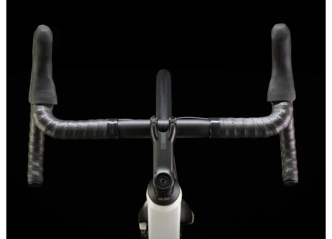 Road bike TREK Domane AL 4 Gen 4 Era White