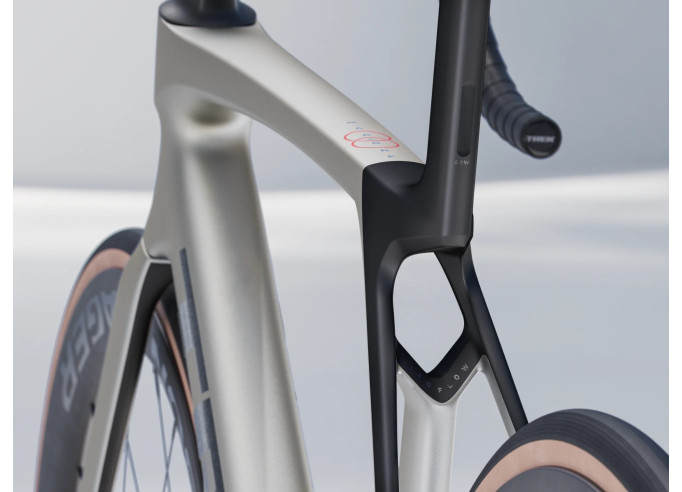 Road bike TREK Madone SL 7 Gen 8