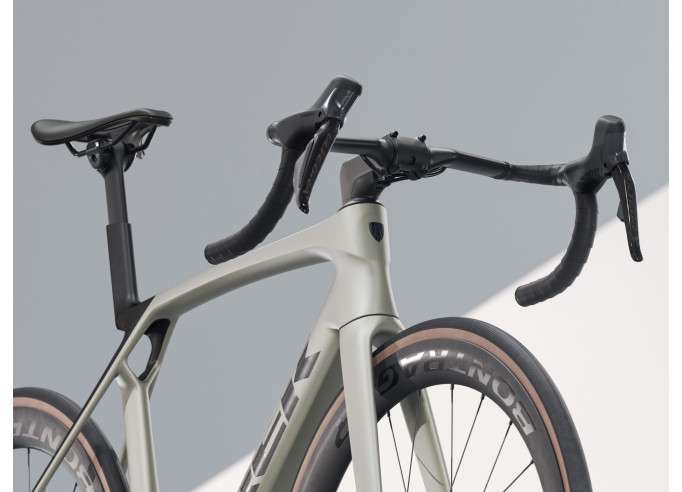 Road bike TREK Madone SL 7 Gen 8