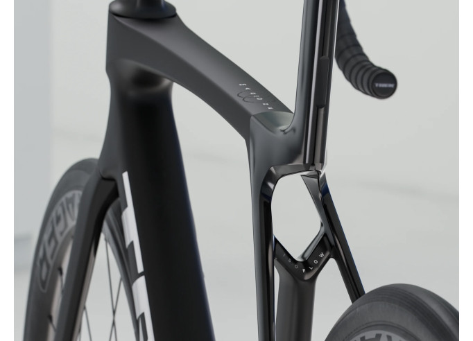 Šosejas velosipēds TREK Madone SL 6 Gen 8 melns