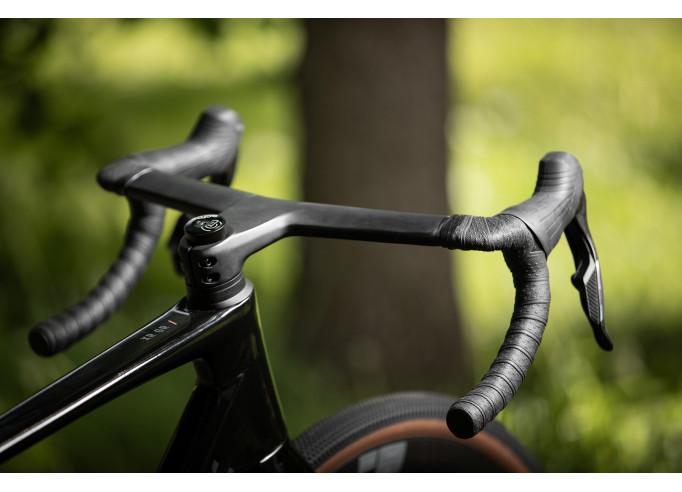 Superior XR 9.8 GR Matte Carbon / Gloss Black...