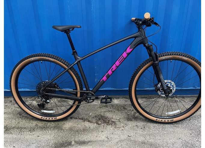 TREK Marlin 7 Gen 3 Matte Dark Web/Clear Gloss