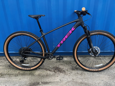 TREK Marlin 7 Gen 3 Matte Dark Web/Clear Gloss