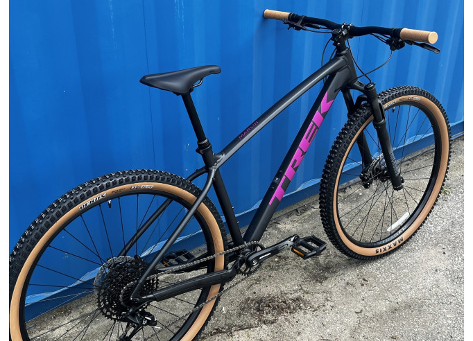 TREK Marlin 7 Gen 3 Matte Dark Web/Clear Gloss