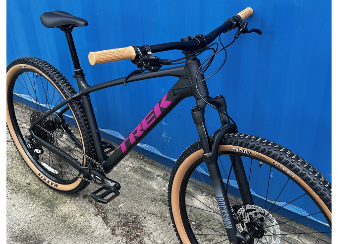 TREK Marlin 7 Gen 3 Matte Dark Web/Clear Gloss