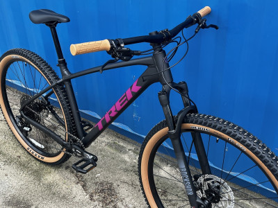 TREK Marlin 7 Gen 3 Matte Dark Web/Clear Gloss