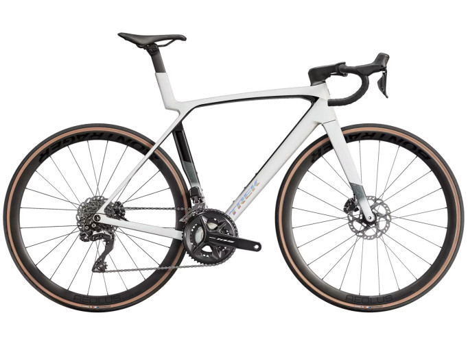 Road bike TREK Madone SL 6 Gen 8 White Prismatic