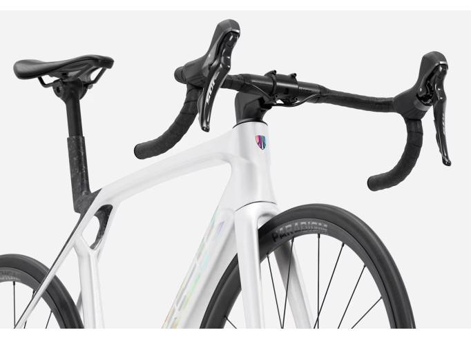 Šosejas velosipēds TREK Madone SL 5 | Gloss Crystal White/Matte Deep Smoke
