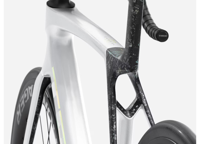 TREK Madone SL 6 AXS plento dviratis | Gloss Crystal White/Matte Deep Smoke