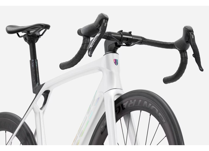 Road bike TREK Madone SL 6 AXS | Gloss Crystal White/Matte Deep Smoke