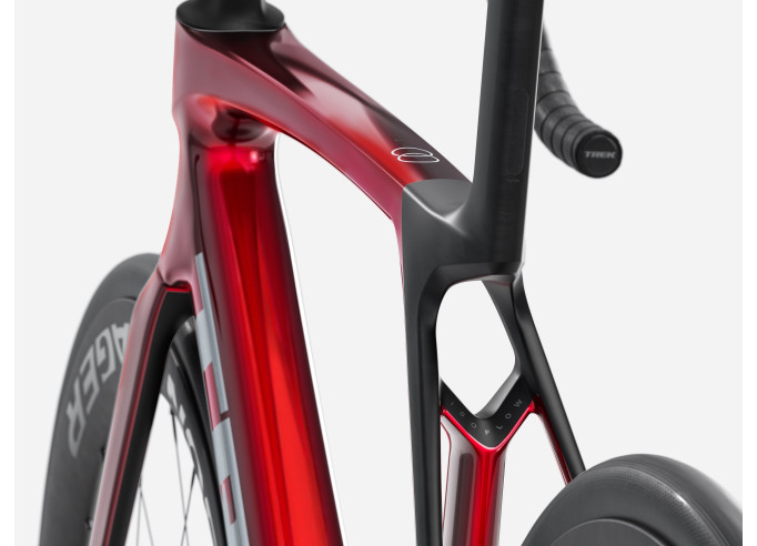 Road bike TREK Madone SL 7 | Gloss Fury Red/Matte Deep Smoke