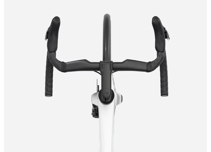 Road bike TREK Madone SL 7 | Gloss Crystal White/Matte Deep Smoke