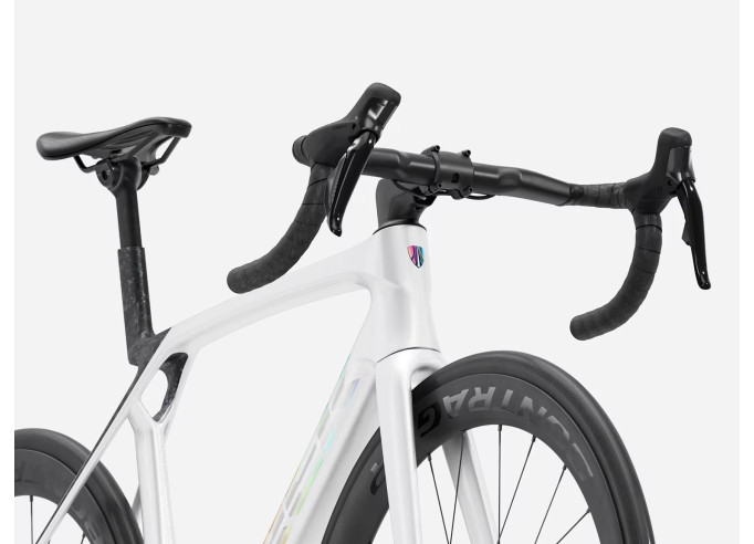 Šosejas velosipēds TREK Madone SL 7 | Gloss Crystal White/Matte Deep Smoke