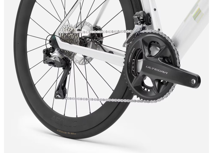 Road bike TREK Madone SL 7 | Gloss Crystal White/Matte Deep Smoke