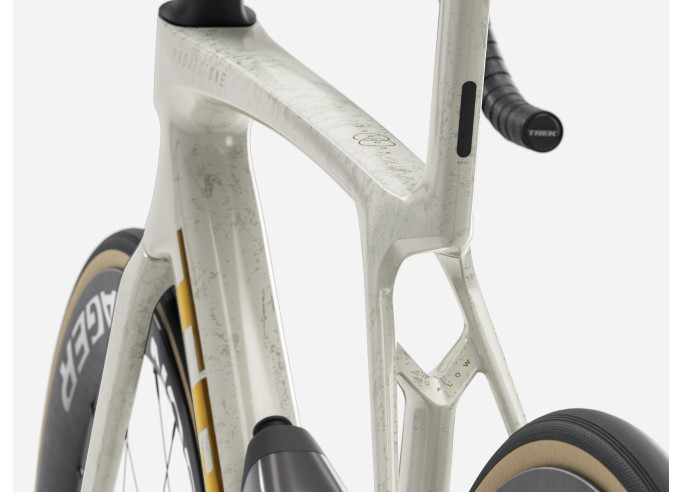 Road bike TREK Madone SLR 7 | Era White/Supernova Marble