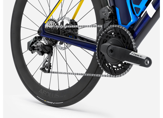 Road bike TREK Madone SLR 7 AXS | Team Replica