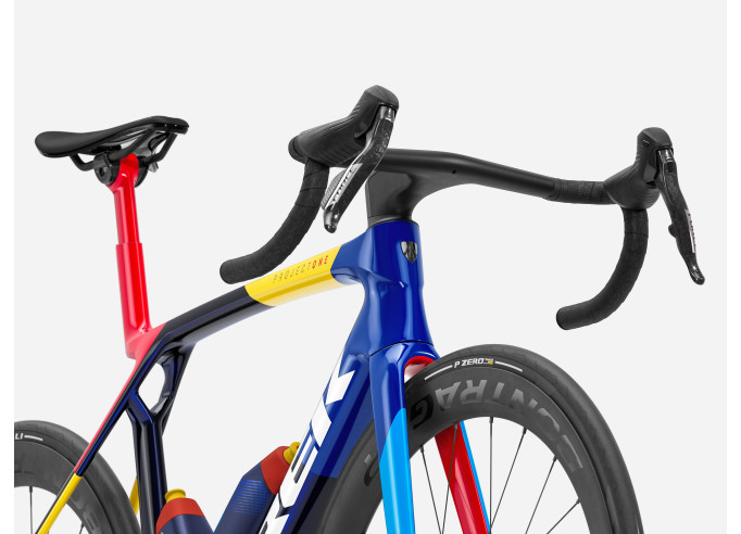 Road bike TREK Madone SLR 7 AXS | Team Replica