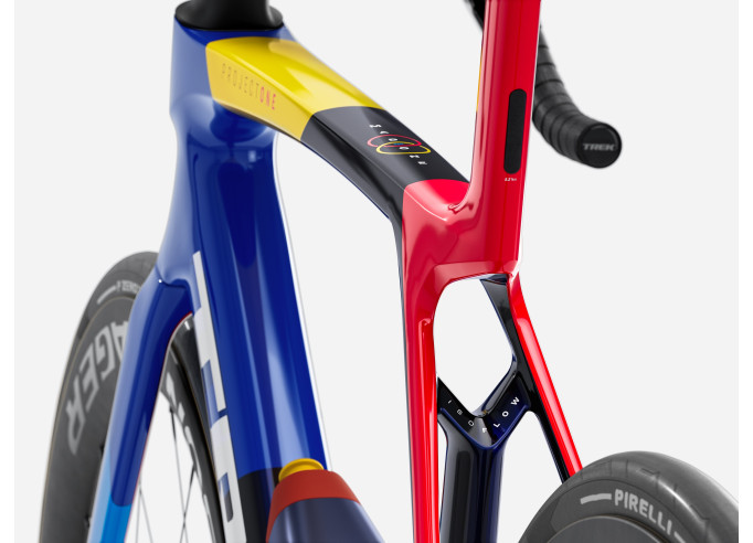 Maanteerattas TREK Madone SLR 7 AXS | Team Replica