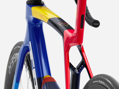 Maanteerattas TREK Madone SLR 7 AXS | Team Replica