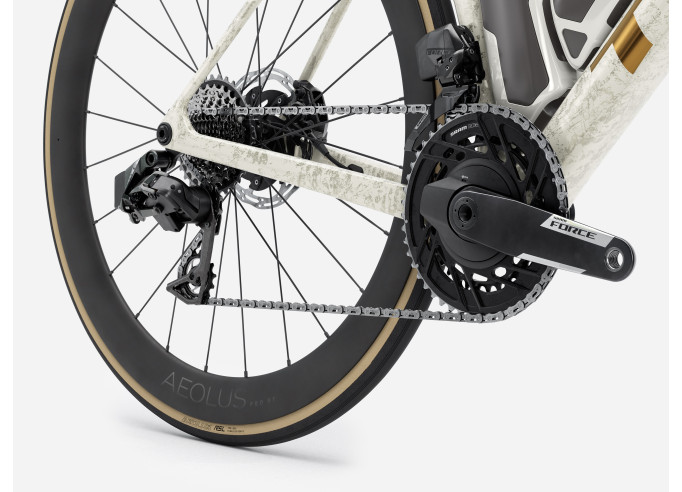 Road bike TREK Madone SLR 7 AXS | Era White/Supernova Marble