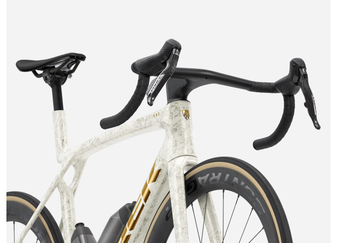 Road bike TREK Madone SLR 7 AXS | Era White/Supernova Marble