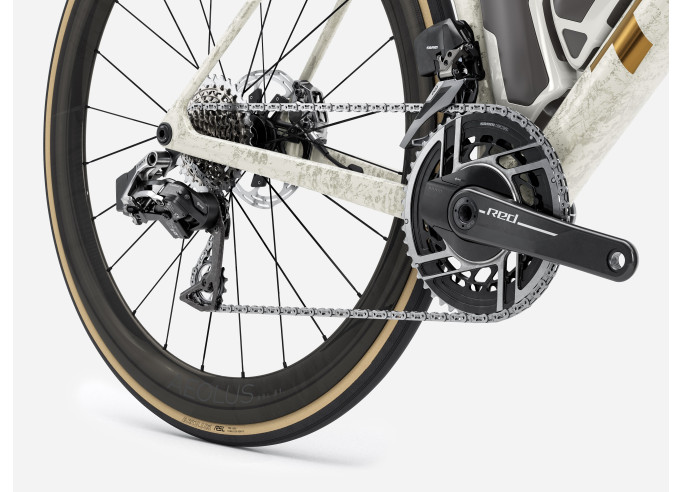 Road bike TREK Madone SLR 9 AXS | Era White/Supernova Marble