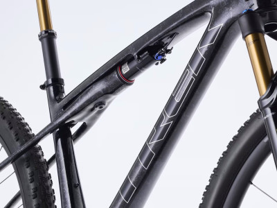 Kalnu velosipēds TREK Supercaliber SLR 9.9 XTR Di2 | Carbon Smoke/Galactic Grey Marble